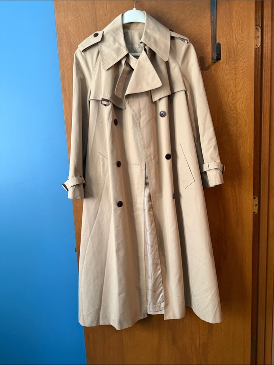 Etienne Aigner Other - Etienne Aigner Beige Jacket Lining with Burgundy Leather Label